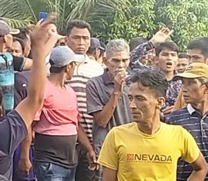 Kantor KPU di Demo Ratusan Masa Tuntut Buka Kotak TPS 7 Bingin Rupit