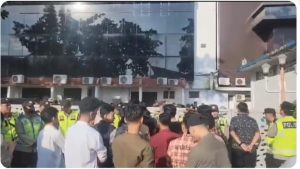 IMMP Unjuk Rasa ke Kantor Gubernur Sumsel Minta Tertibkan Angkutan Batu Bara yang Tidak Sesuai Jam Operasi Lalu Lintas Terganggu