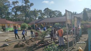 Gotong Royong Wali Murid dan Masyarakat Warnai Kebersamaan di SD Negeri 2 Maur Lama