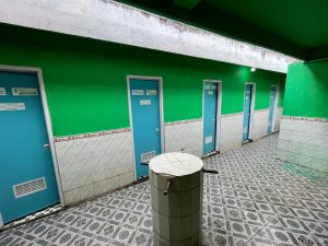 Bank Sumsel Babel Bantu Perbaikan WC Masjid As Syuhada Muara Rupit dan Fasilitasi Infaq Digital