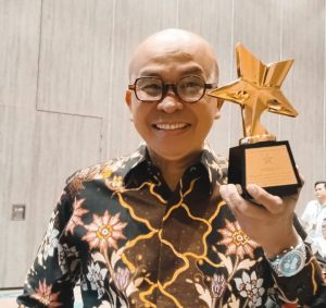 Kang Maman Suherman, Majelis Kehormatan IWO, Raih Penghargaan Tertinggi Literasi Nasional dari Perpusnas