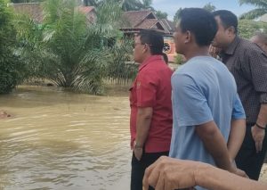 Bupati Muratara Tinjau Langsung Lokasi Banjir di Desa Terusan Kecamatan Karang Jaya